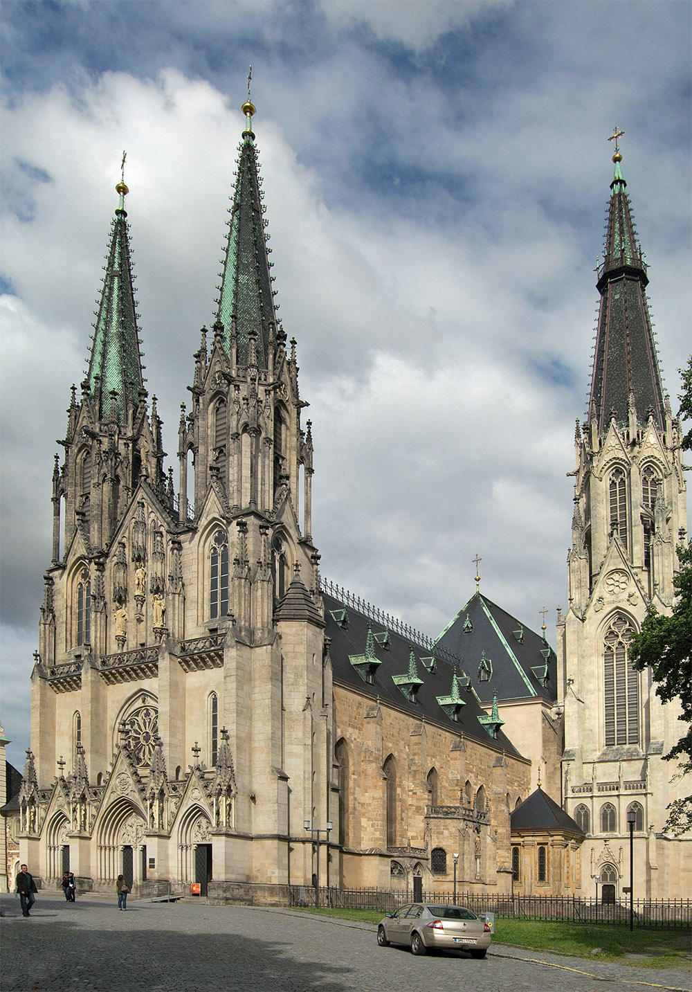 Olomoucká katedrála sv. Václava. Zdroj: Wikipedie.org, autor: Kirk, fotografie upravena